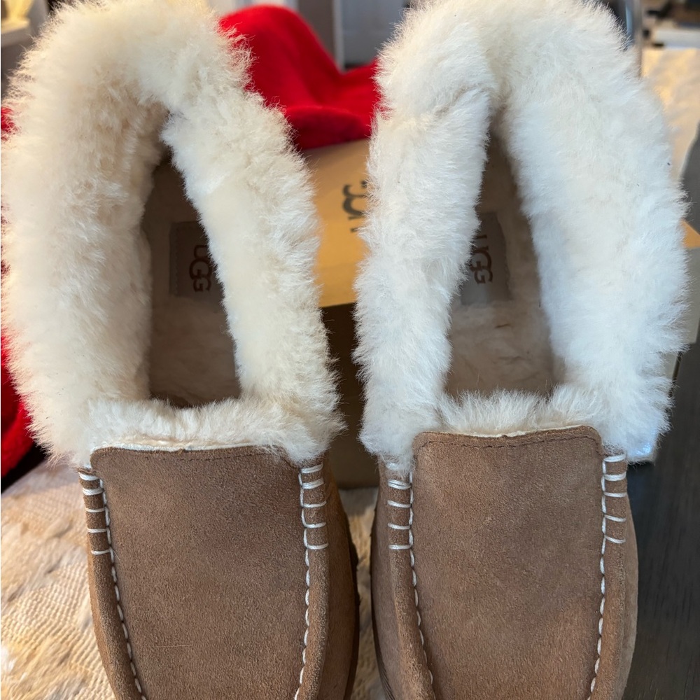 Uggs Women’s Ansley Boots - Picture 2 of 3